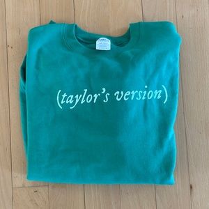 Green sweatshirt Taylor Swift